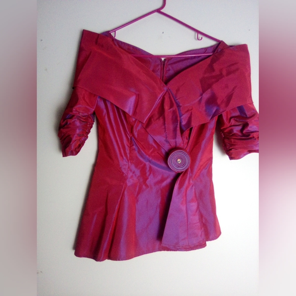 WATTERS WATTERS Elegant Off-Shoulder Magenta Top SIZE 8 - Picture 4 of 7